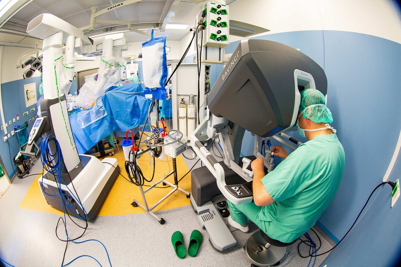 Erfurt , 090920 , Helios Klinikum Erfurt , OP DaVinci XI Gynäkologier Prof. Naumann Operiert 
Foto: Bild13/Helios Kliniken