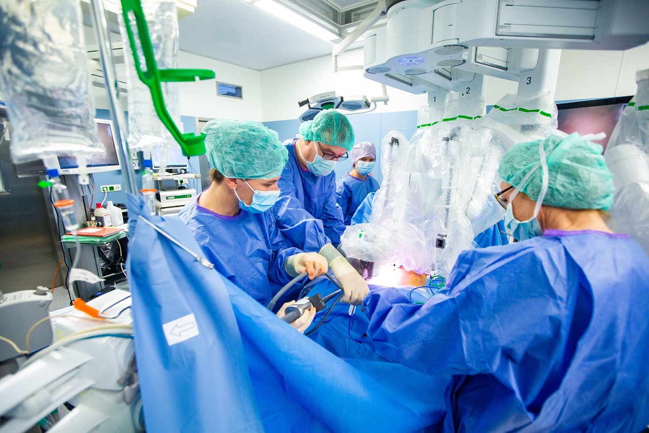 Erfurt , 090920 , Helios Klinikum Erfurt , OP DaVinci XI Gynäkologier Prof. Naumann Operiert 
Foto: Bild13/Helios Kliniken