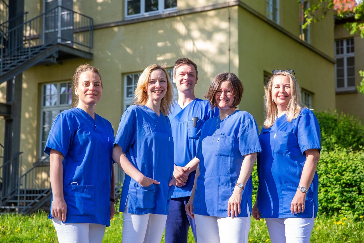 Erfurt , 060522 , Helios Klinikum Erfurt , Gruppenfoto  Medizinischen Behandlungszentrums für Erwachsene mit Behinderung (MZEB)
Foto: Bild13/Helios Kliniken