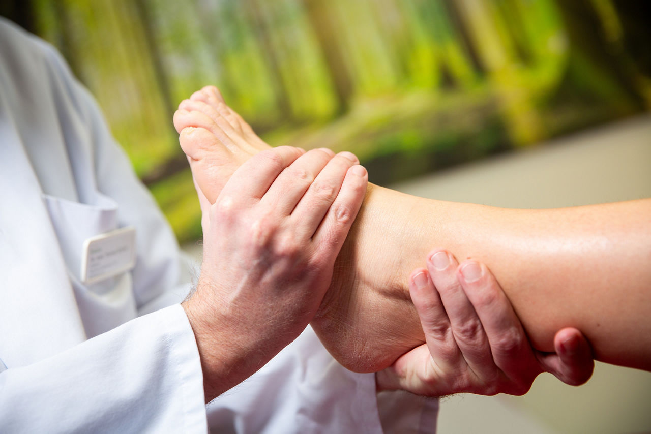 Wenn jeder Schritt schmerzt: Was hinter dem Fersensporn steckt