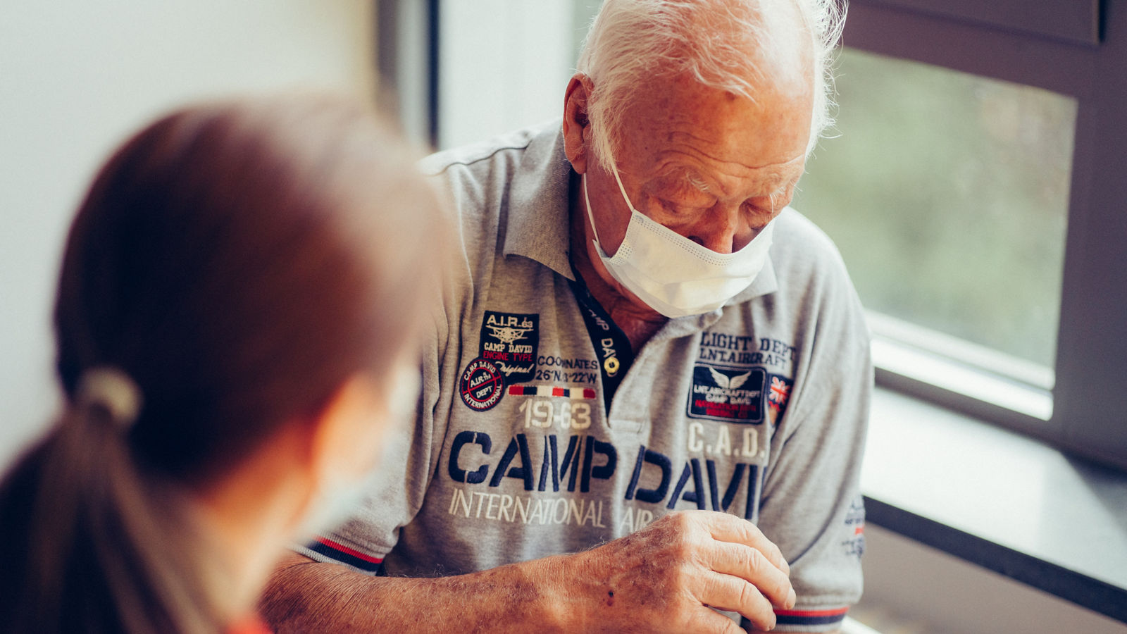 Patient und Ergotherapeutin