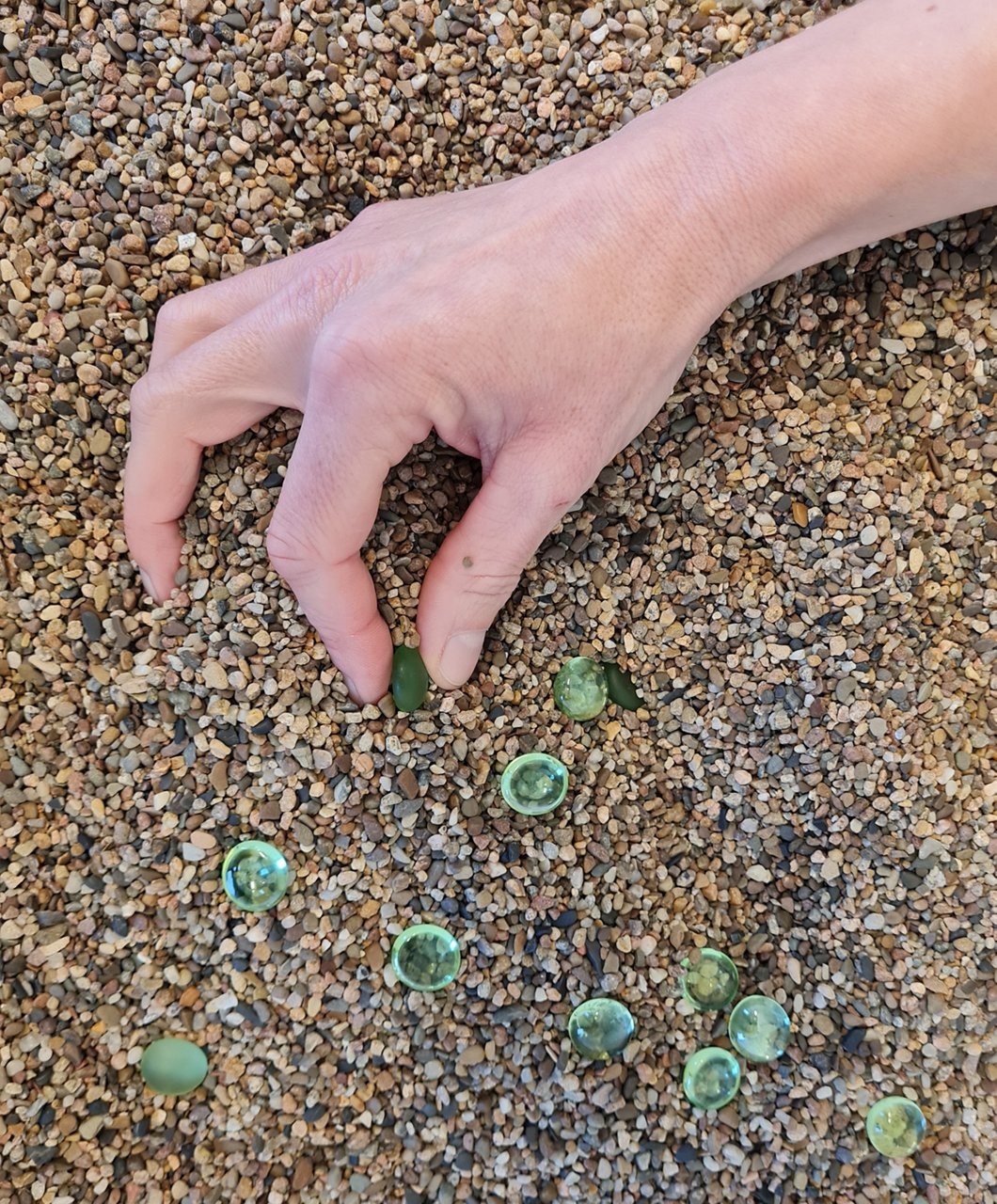 HEL-erz-ergo-greifuebungen-glassteine