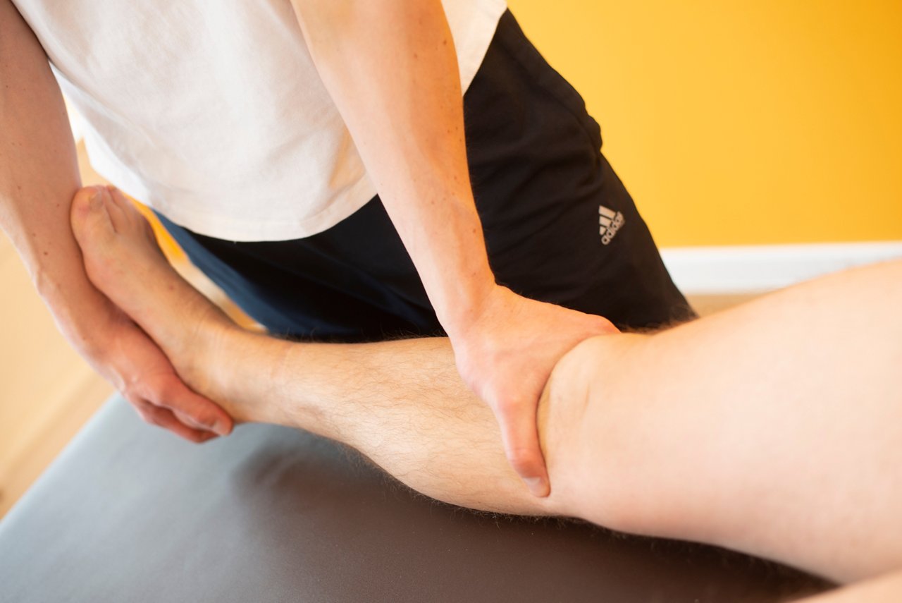 Physiotherapie Behandlung am Fuß, Massage