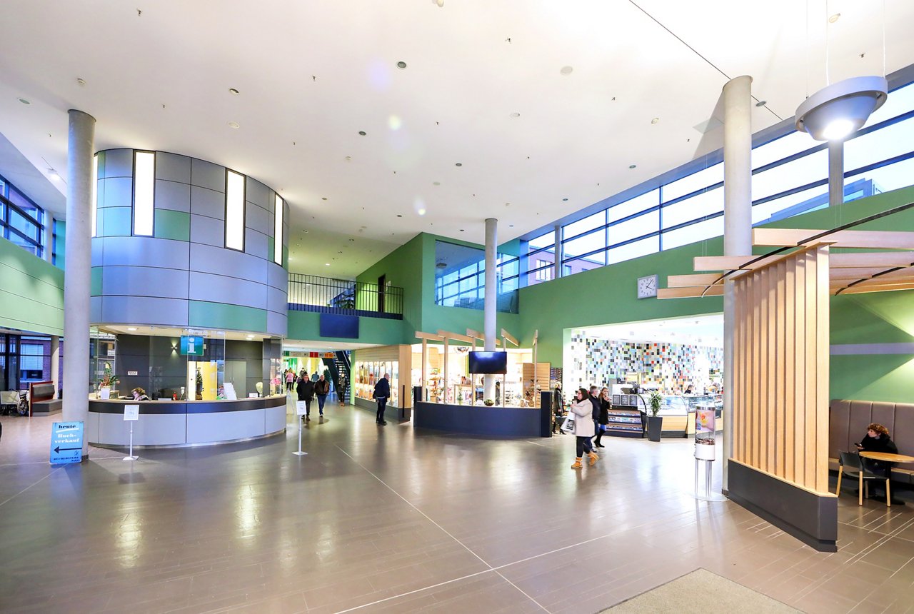 Foyer Hauptgebäude Helios Klinikum Berlin.Buch