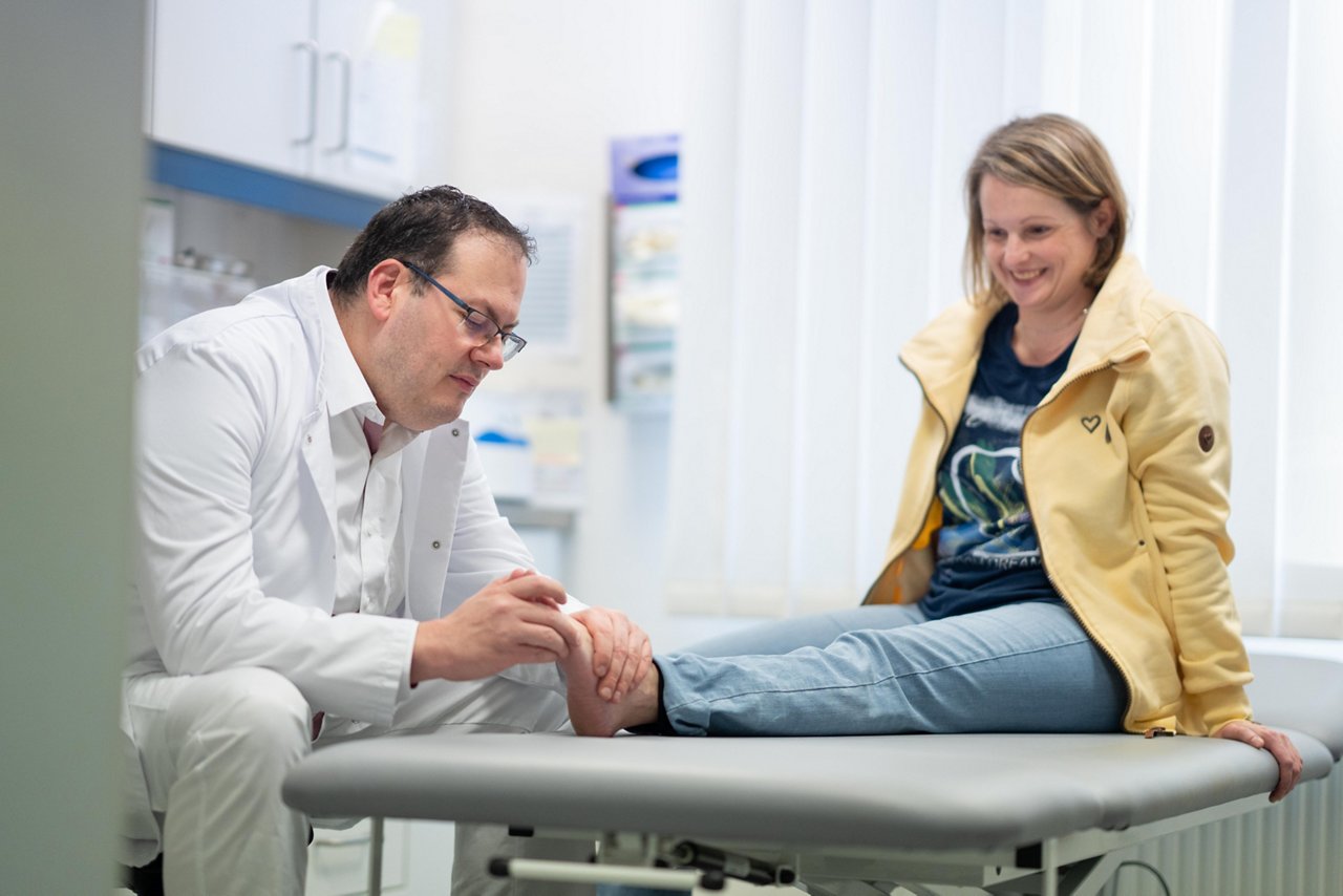 MVZ Gifhorn - Untersuchung Fuß Patientin
