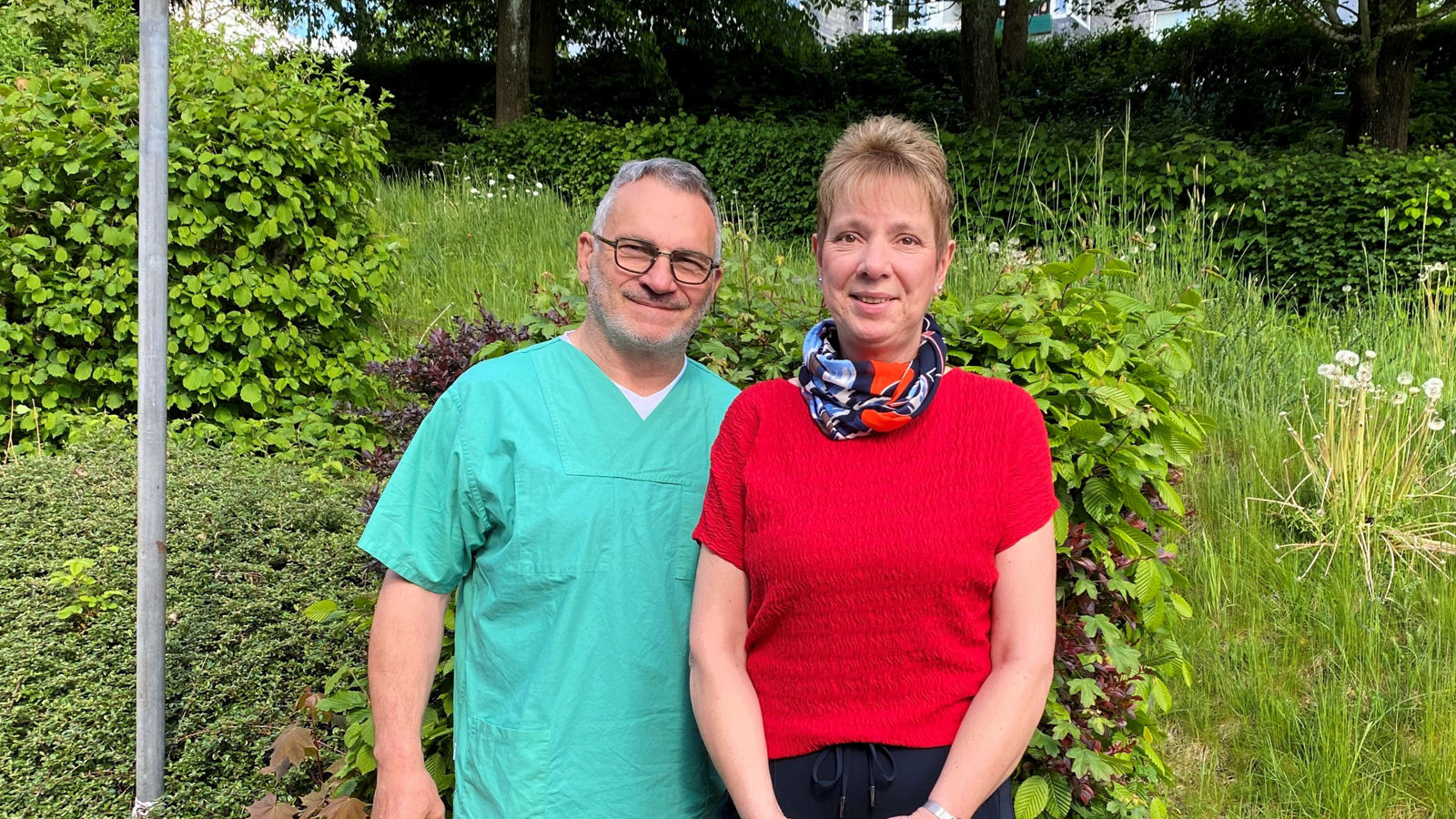 Uwe Mutter mit der Patientin Monika Hardelt
