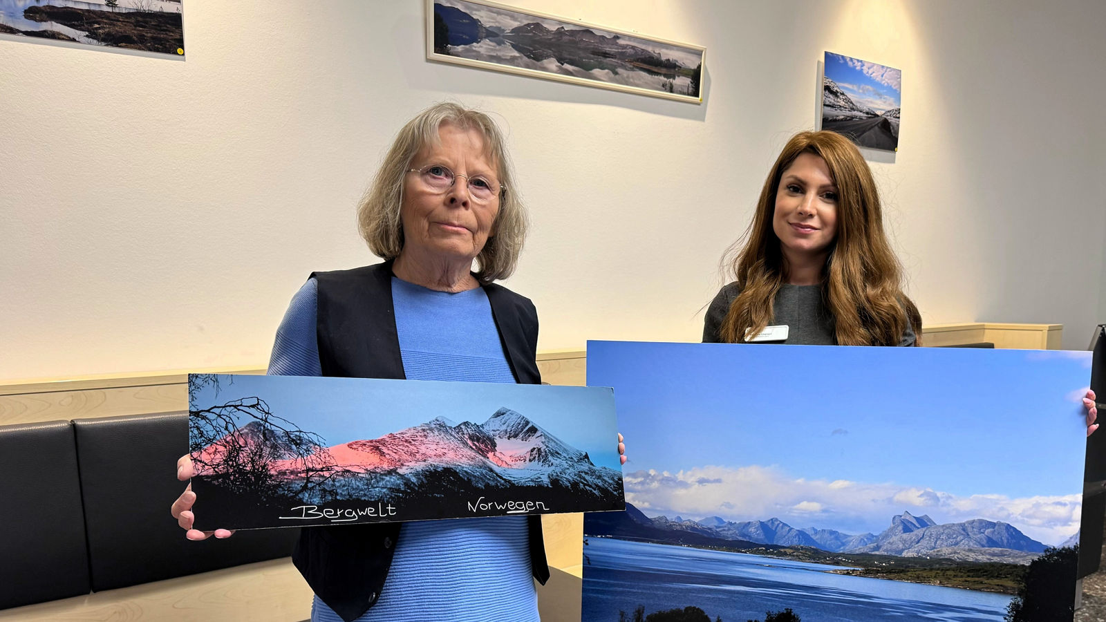 Solveig Kaulard (l.) öffnet mit Klinikgeschäftsführerin Nasanin Chenari das "Tor zur Arktis"