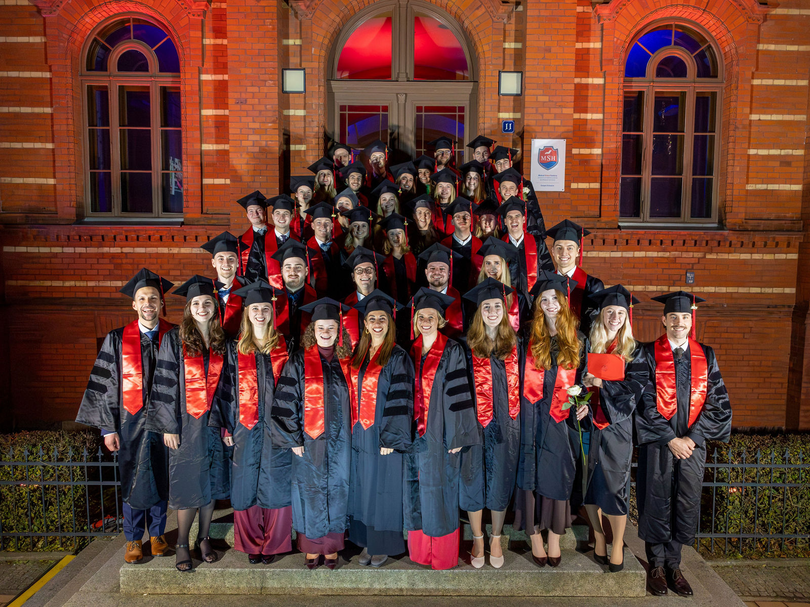Abschluss des Pionierjahrgangs Medizin: Helios und IRO Group transformieren universitäre Ausbildung