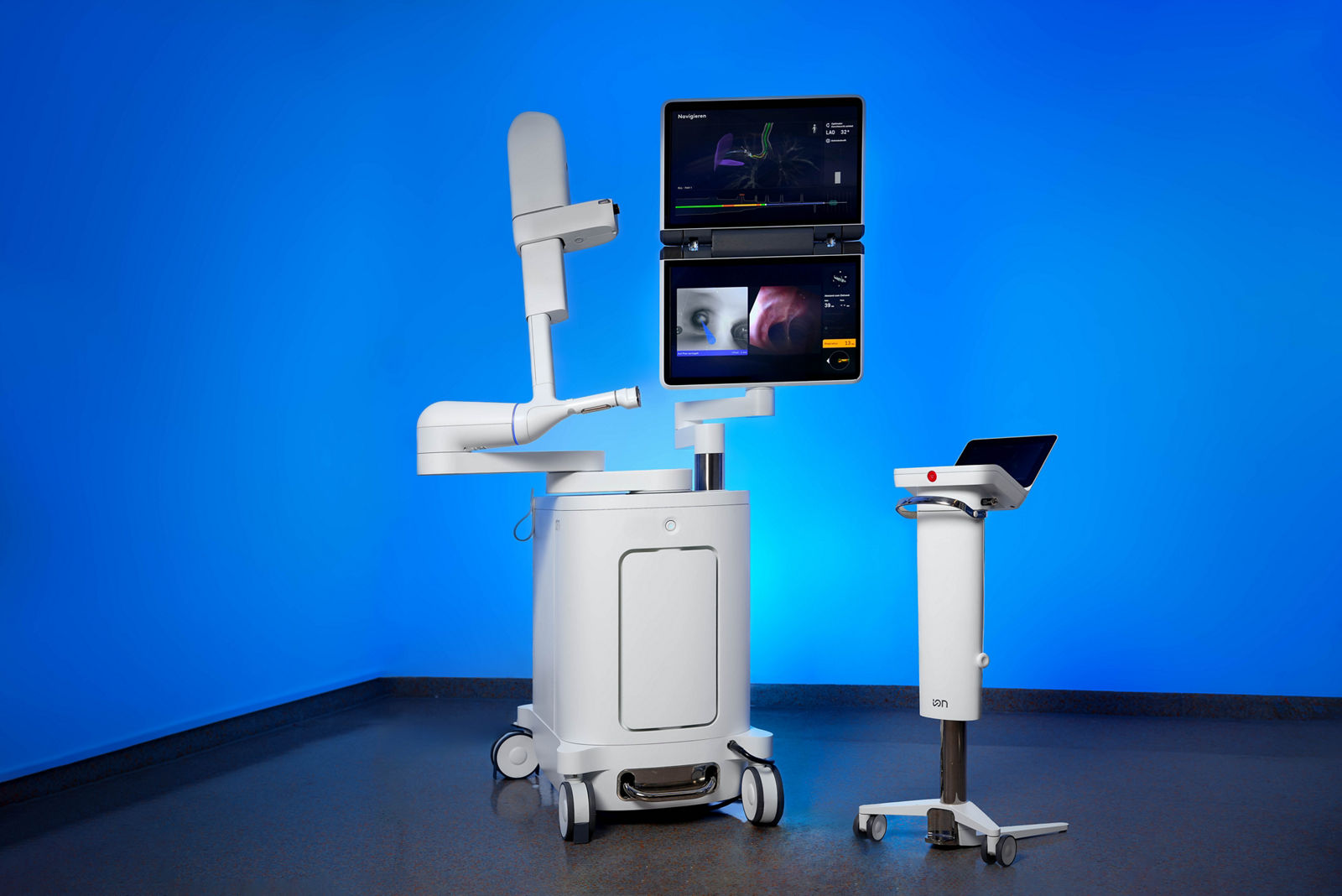 Hightech-Offensive in der Diagnostik an den Helios Lungenkrebszentren in Berlin und Wiesbaden: Das roboterassistierte Bronchoskopie-System Ion