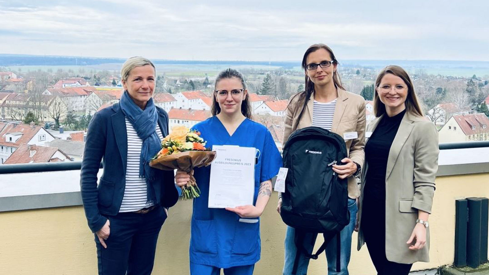 Auszubildende von der Helios St. Marienberg Klinik Helmstedt für Bestnoten ausgezeichnet