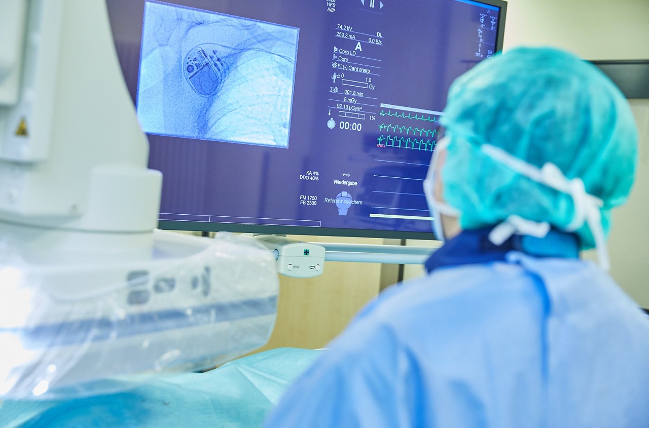 . [ (c) Christian Wyrwa, Diplom-Foto-Designer (FH),  Burgwedeler Str. 91D , 30916 Isernhagen (bei Hannover), Germany, E-Mail: info@wyrwa-foto.de,  Tel: +49-511-3945254, Fax:+49-511-1233545, Mobil: +49-171-8340094, 7 % MwSt, St.Nr.: DE 1800903836, Bankverbindung:  IBAN: DE03250501800900437952; BIC: SPKHDE2HXXX:, Jegliche Verwendung ausserhalb einer journalistischen bedarf einer gesonderten Freigabe.Es gelten ausschließlich meine Geschäftsbedingungen (AGB). (Diese können eingesehen werden unter: http://www.wyrwa-foto.de/Wyrwa-AGB/Wyrwa_AGB.pdf ) Dieses Lichtbildwerk ist gesetzlich geschuetzt. Nachdruck, Veroeffentlichung und Verwendung nur gegen Honorar (mindestens MFM Liste 2015), Belegexemplar und Autorennennung.: "Foto: Christian Wyrwa" , www.freelens.com/clearing/, kein Modelrelease vorhanden, no modelrelease] [#0,26,121#]