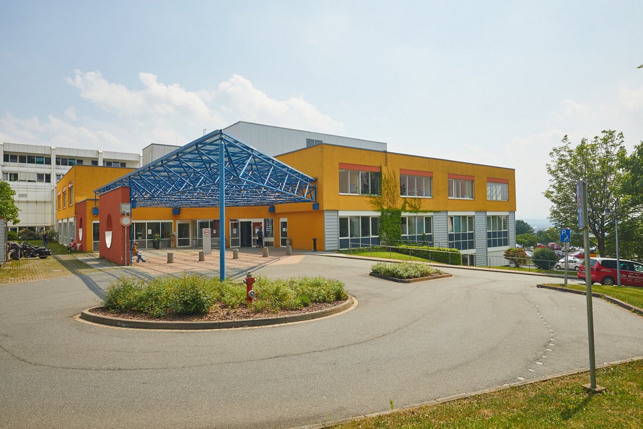 . [ (c) Christian Wyrwa, Diplom-Foto-Designer (FH),  Burgwedeler Str. 91D , 30916 Isernhagen (bei Hannover), Germany, E-Mail: info@wyrwa-foto.de,  Tel: +49-511-3945254, Fax:+49-511-1233545, Mobil: +49-171-8340094, 7 % MwSt, St.Nr.: DE 1800903836, Bankverbindung:  IBAN: DE03250501800900437952; BIC: SPKHDE2HXXX:, Jegliche Verwendung ausserhalb einer journalistischen bedarf einer gesonderten Freigabe.Es gelten ausschließlich meine Geschäftsbedingungen (AGB). (Diese können eingesehen werden unter: http://www.wyrwa-foto.de/Wyrwa-AGB/Wyrwa_AGB.pdf ) Dieses Lichtbildwerk ist gesetzlich geschuetzt. Nachdruck, Veroeffentlichung und Verwendung nur gegen Honorar (mindestens MFM Liste 2015), Belegexemplar und Autorennennung.: "Foto: Christian Wyrwa" , www.freelens.com/clearing/, kein Modelrelease vorhanden, no modelrelease] [#0,26,121#]