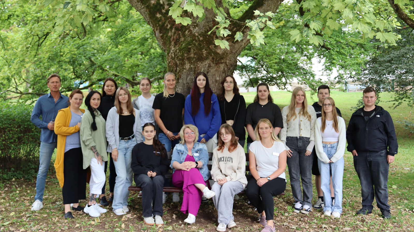 15 Auszubildende starteten ins Berufsleben – Helios Fachkliniken sichern Nachwuchs