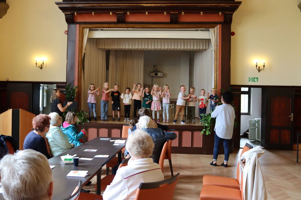 Patchwork der Generationen: Ein Nachmittag voller Lachen, Musik und Begegnung