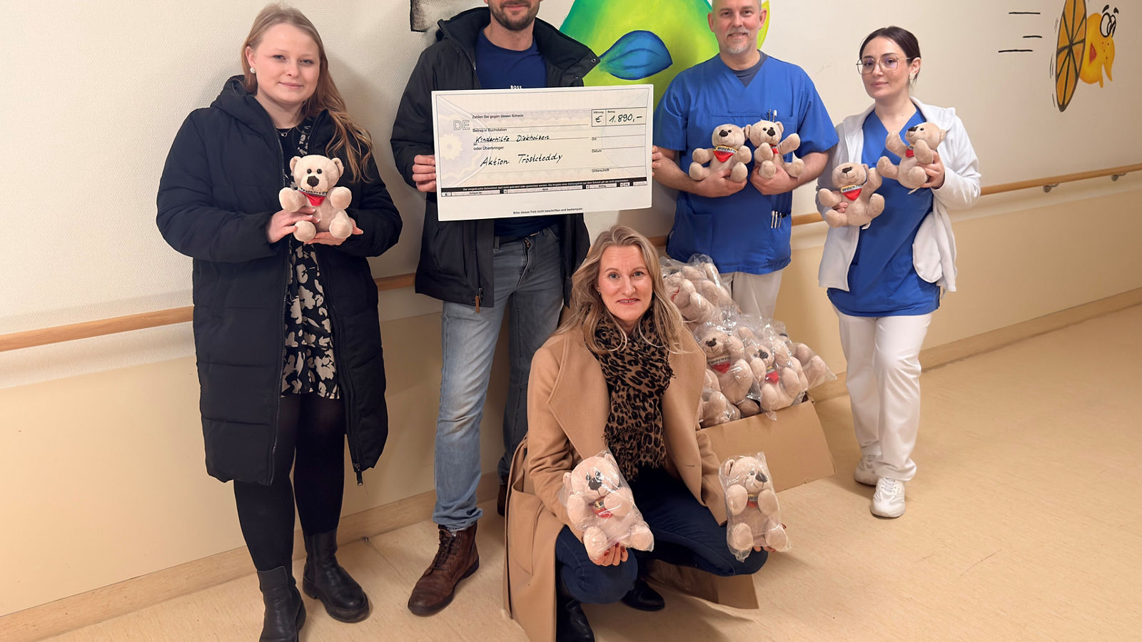 Bärenstarke Gäste: Pfandspende beschert Kinderklinik am Helios Klinikum Hildesheim hunderte Kuschelbären