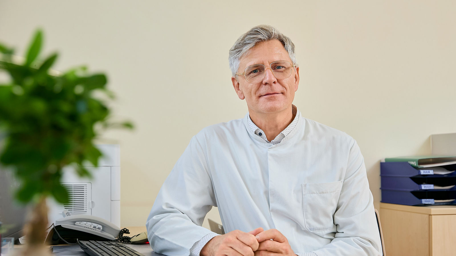 Dr. med. Sebastian Hentsch, ab 01. Oktober 2026 Chefarzt für Gynäkologie und Geburtshilfe am Helios Klinikum Berlin-Buch, will seine Erfahrungen in der interdisziplinären Versorgung von Endometriosepatientinnen auch in seiner neuen Position einsetzen.