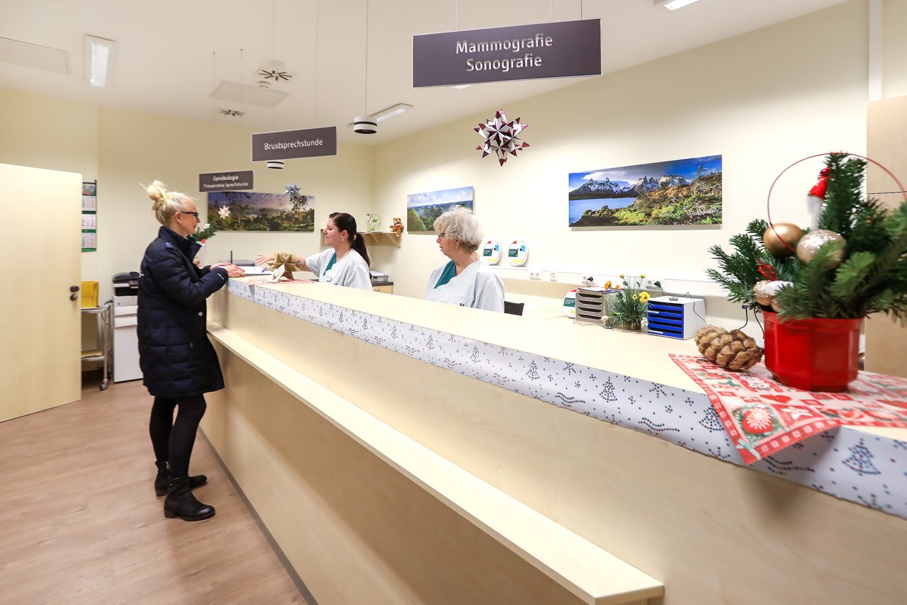 Empfangstresen der Anmeldung Brustzentrum Berlin-Buch