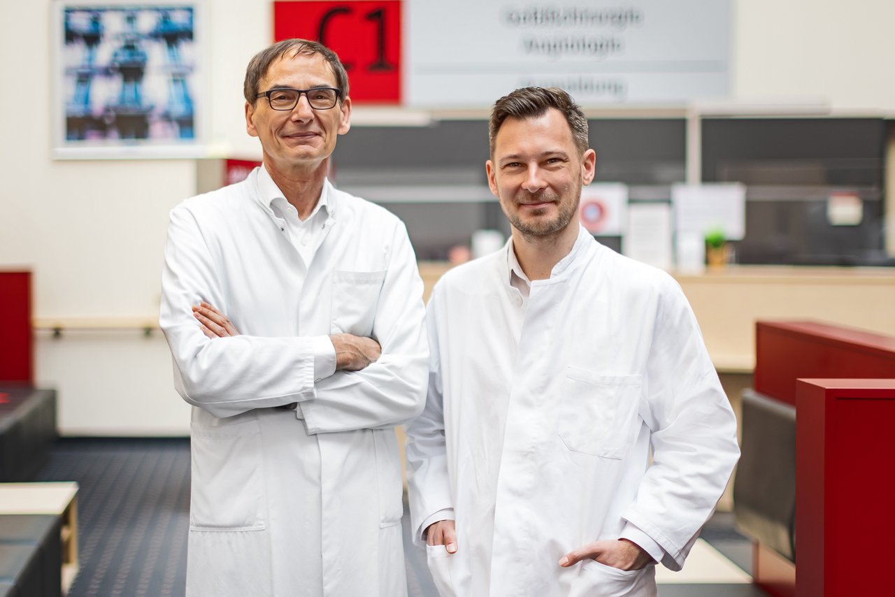 Chefärzte Dr. med. Peter Klein-Weigel und PD Dr. med. Alexander Meyer 