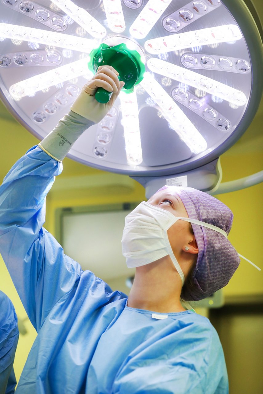 OP-Kraft unter Lampe