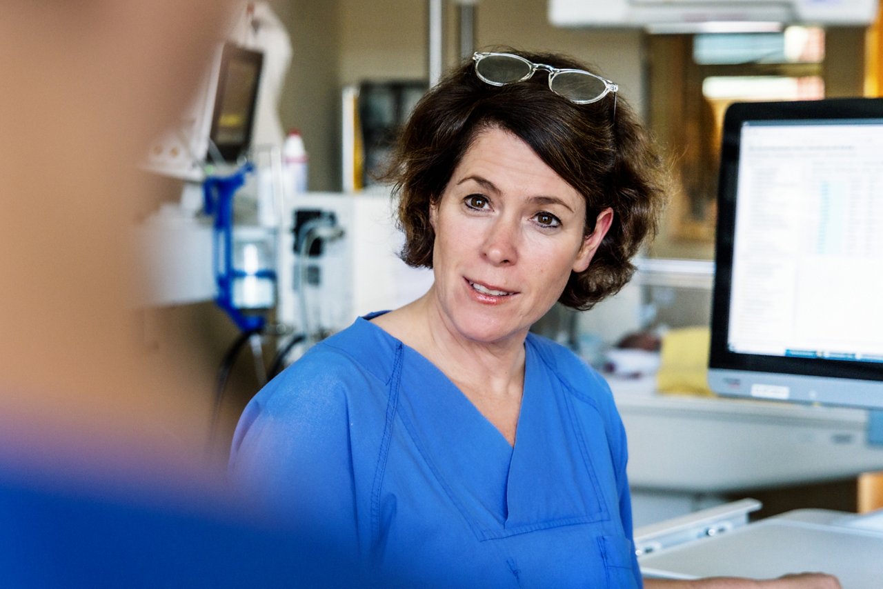 Frau Dr. Horsch bei der Visite auf der Neonatologie