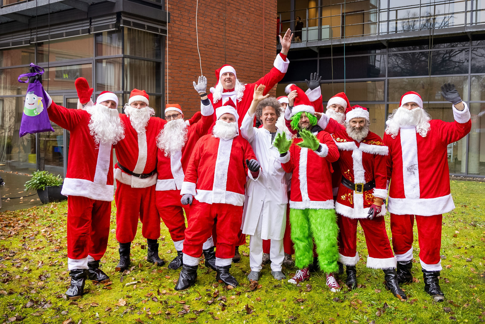 Nikolaus Abseilaktion im Helios Klinikum Berlin-Buch