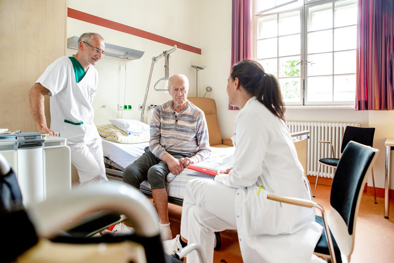 Arzt-Patienten-Gespräch auf der Palliativstation