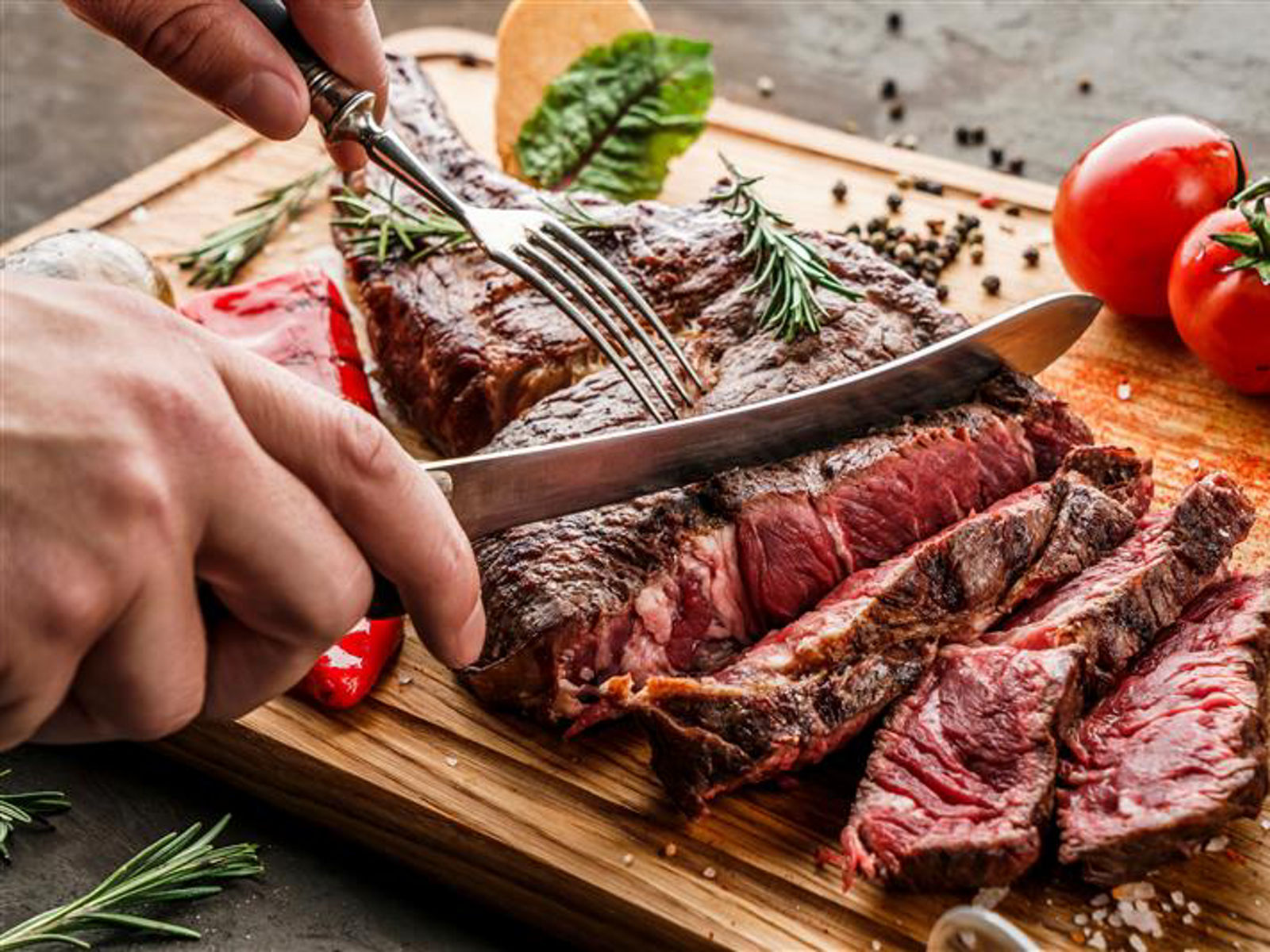 Risikofaktor rotes Fleisch? Was Sie über Darmkrebs wissen sollten