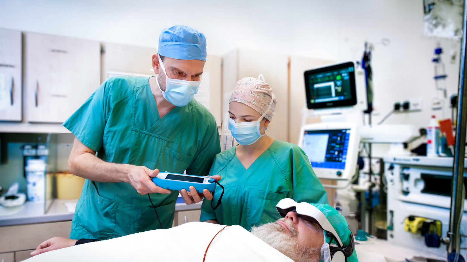 VR-Brille, Anästhesie, Helios Klinikum Berlin-Buch, Chefarzt  Dr. med. David Schwaiberger