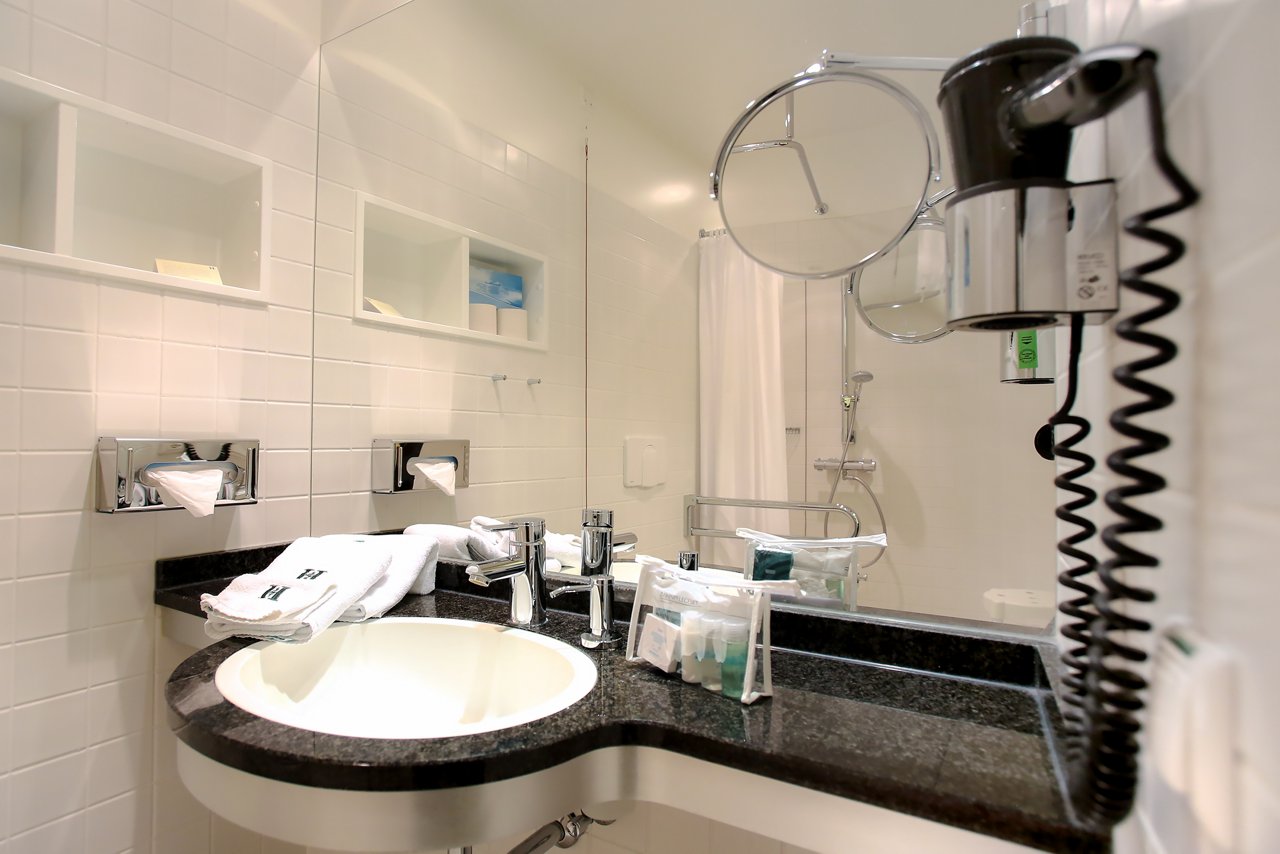 Badezimmer der Wahlleistung im Helios Klinikum Berlin-Buch