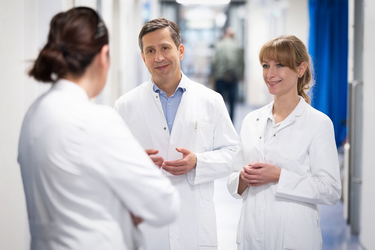 Besprechung des Ärzteteams im Brustzentrum Bad Saarow