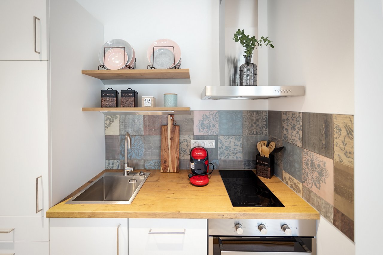 Ausstattung der Küchenzeile in der Jagdhütte 