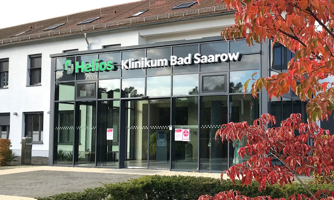 Haupteingang Helios Klinikum Bad Saarow