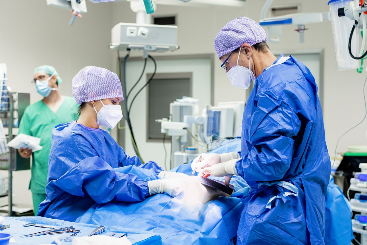 Aufnahme einer Operation, durchgeführt vom Leiter der MKG Dr.Prochnow