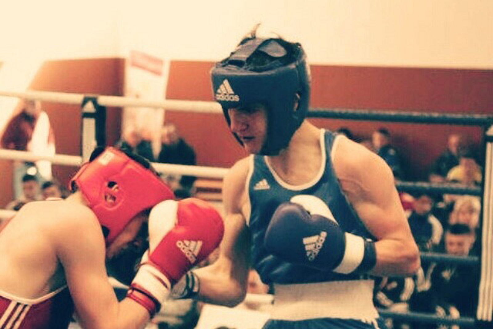 Mitarbeiterportrait Magomed, Foto beim Hobbyboxen 