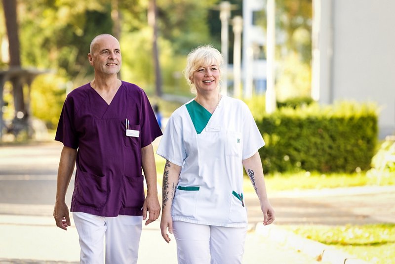 Foto von Mitarbeiter*innen des Sozialdienstes und der Pflege im Fachbereich der Trauma- Ortho