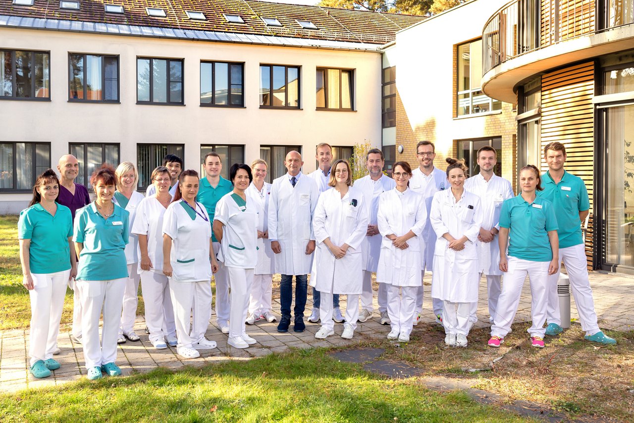 Teamfoto der Mitarbeiter*innen vom Fachbereich der Trauma-Ortho