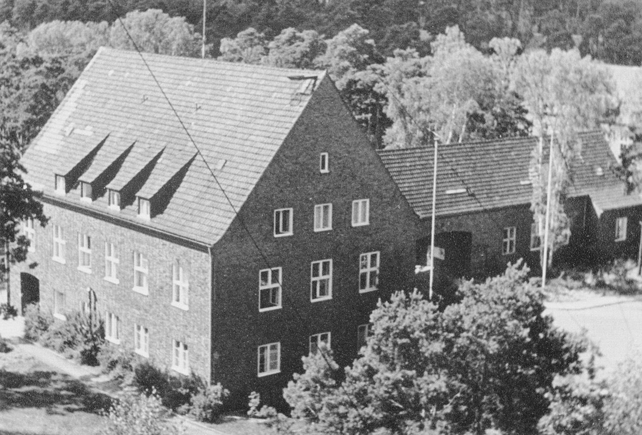 Historisches Foto vom Haupteingang Lungenklinik Heckeshorn 