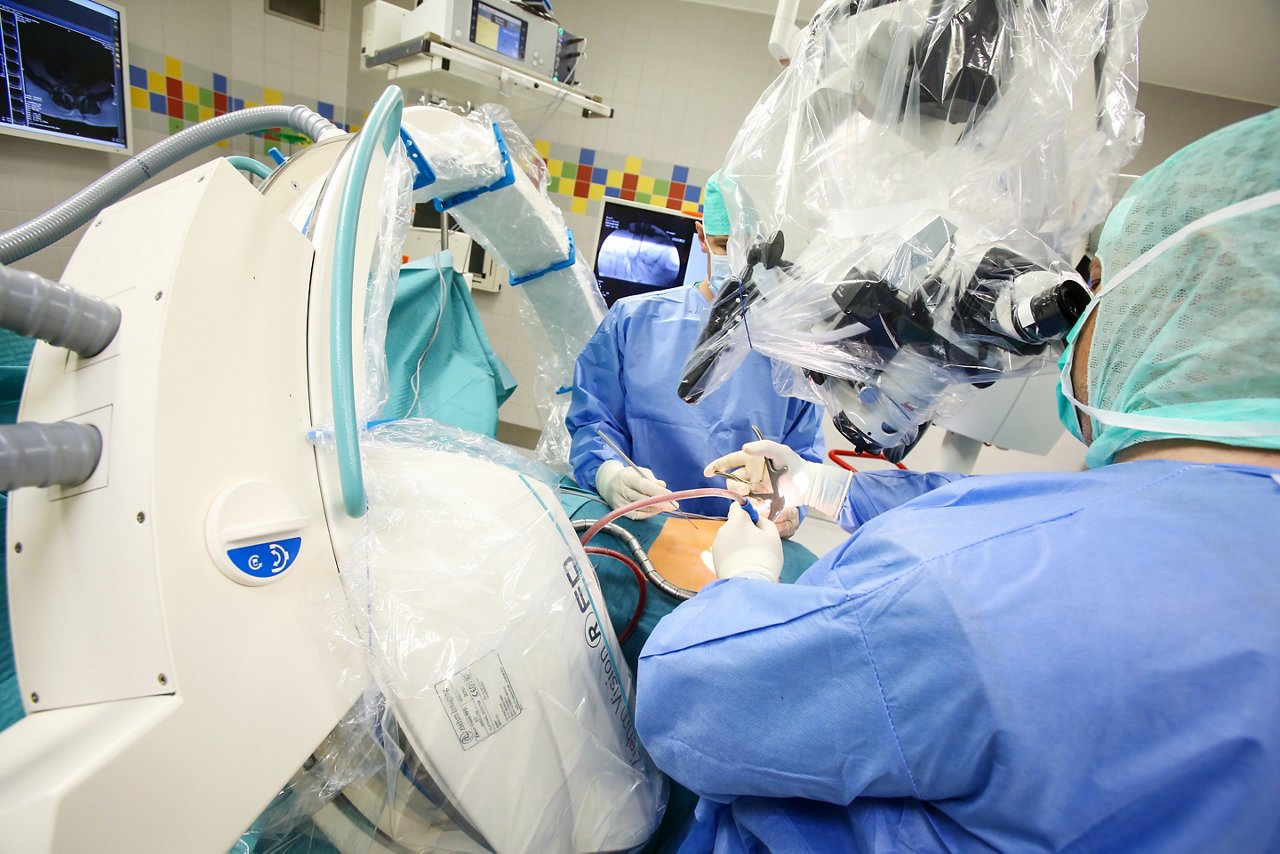 Wirbelsäulen-OP mit 3D-Bildwandler