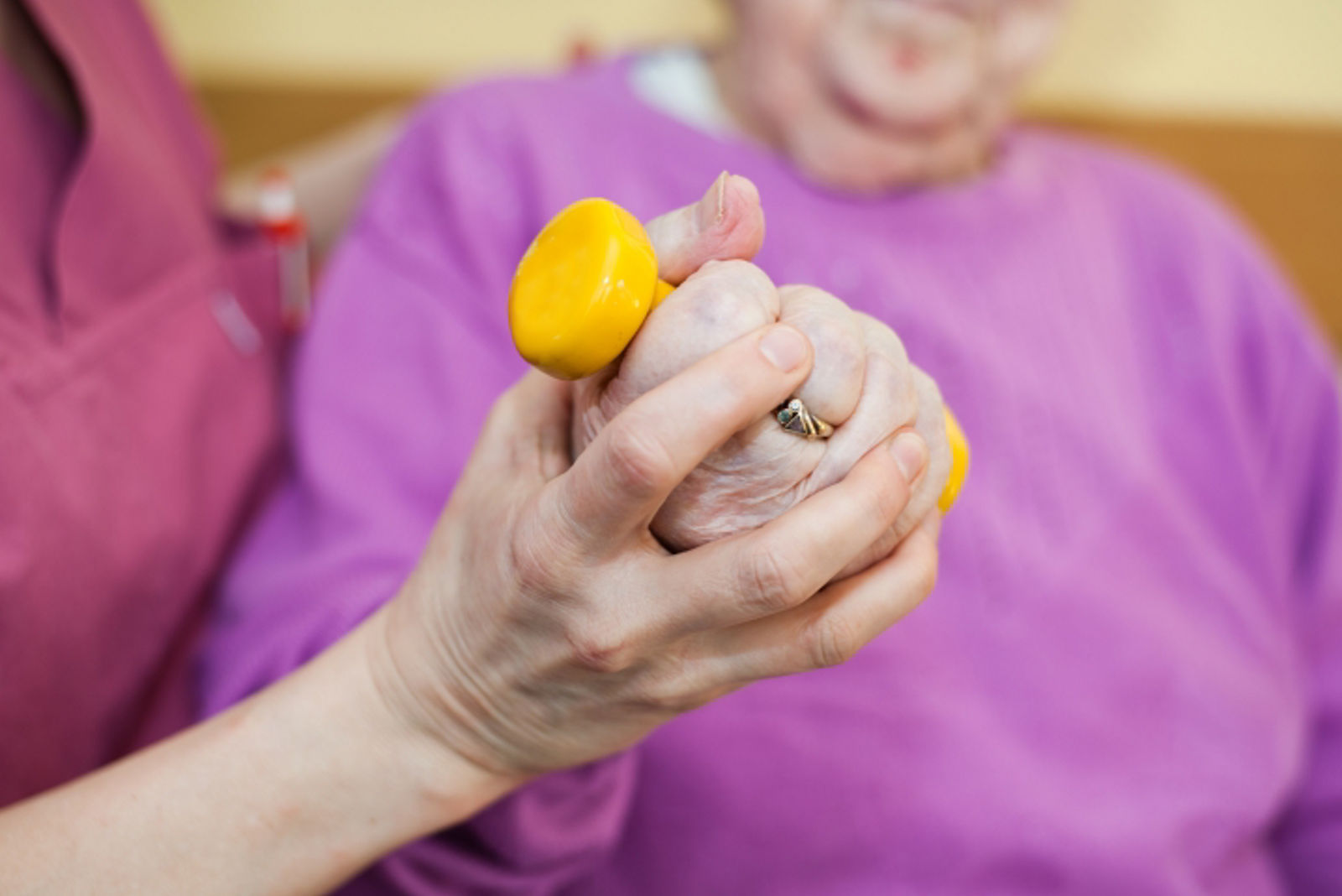 Geriatrie Therapie Hantel Handtraining