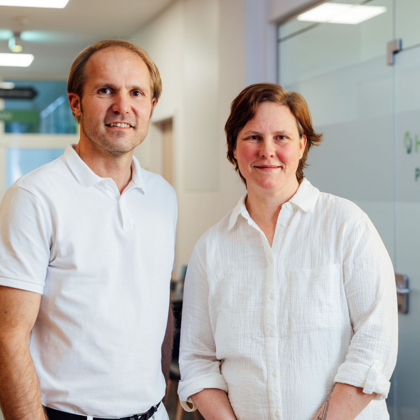 Dr. Cornelia Hilbert und Dr. Kym Neuerer