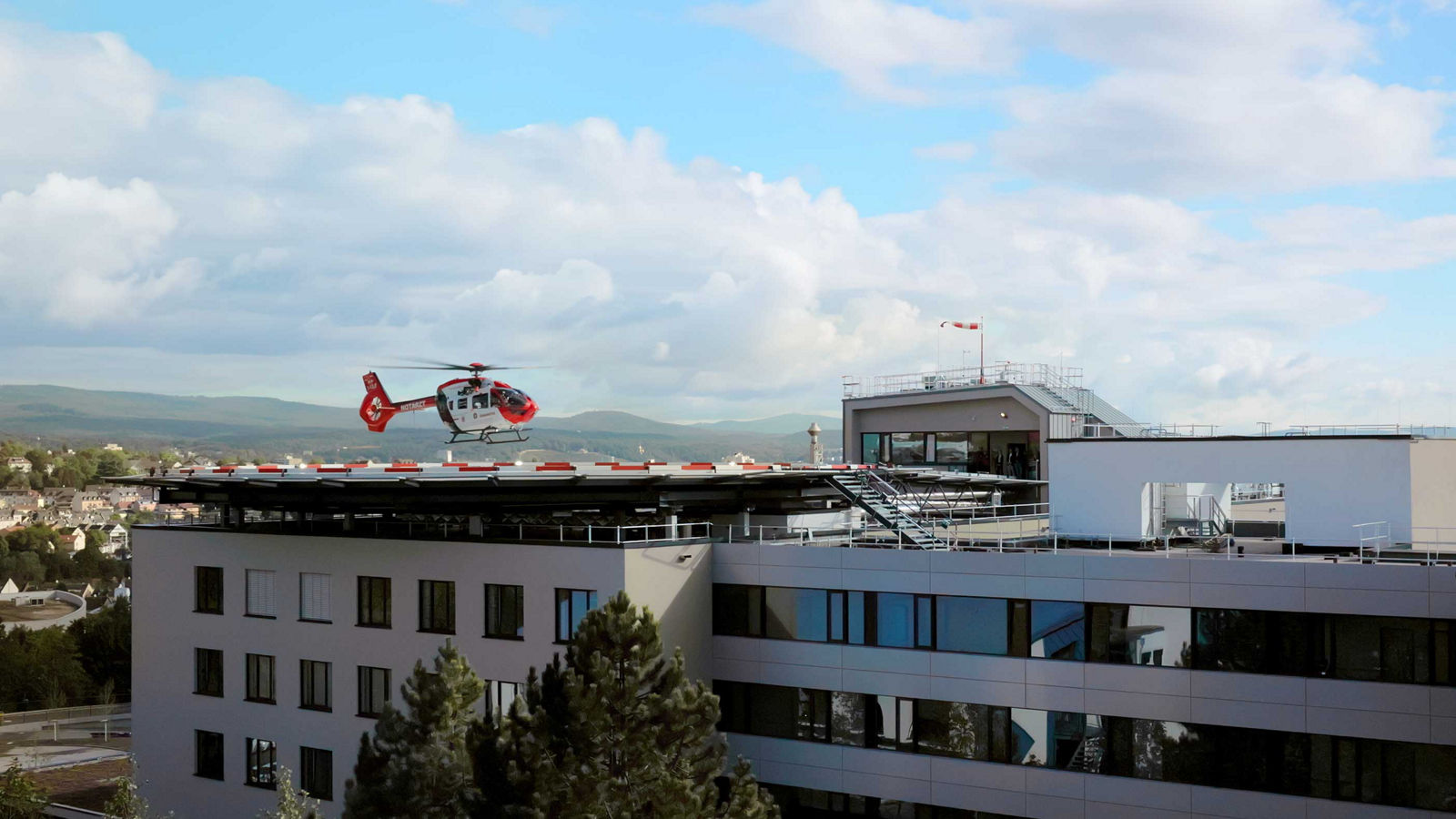 Großer Zeitgewinn im Notfall:  Helipad auf dem Dach der neuen Helios HSK geht in Betrieb