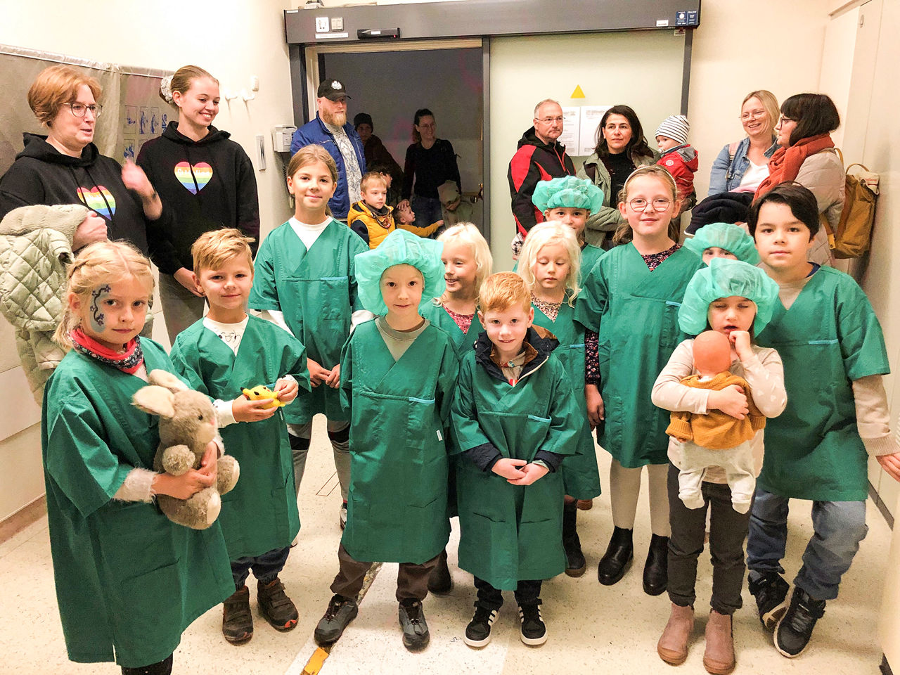 Spaß und Spannung: Kinder und Erwachsene erleben tollen Tag in Hünfelder Klinik