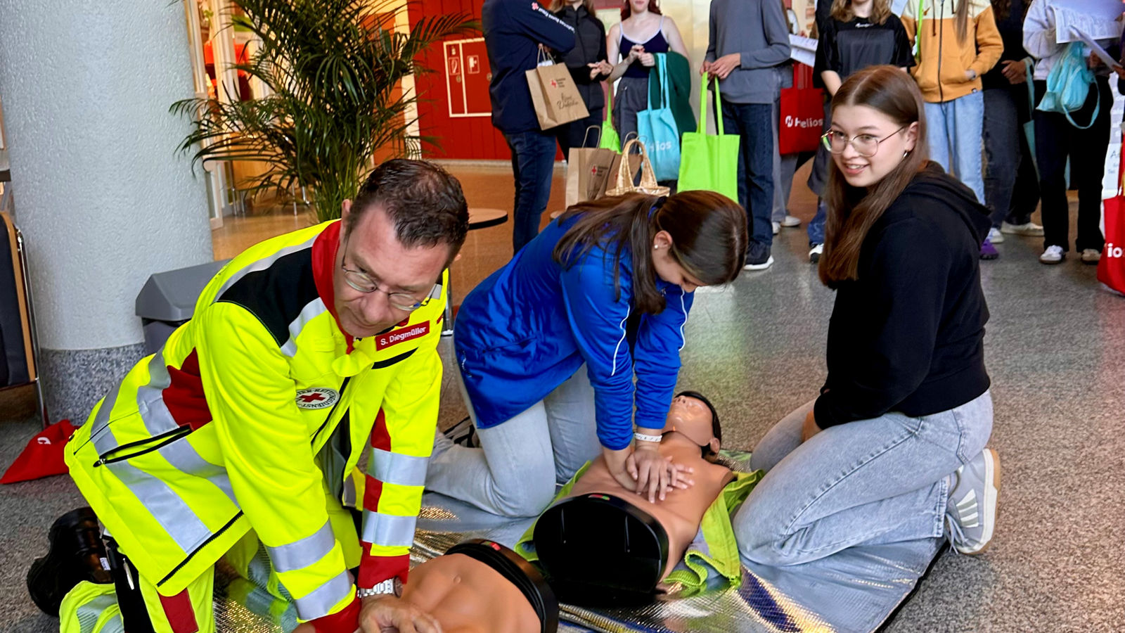 „Prüfen – Rufen – Drücken“: Helios St. Elisabeth Klinik Hünfeld beteiligte sich an Aktionswoche