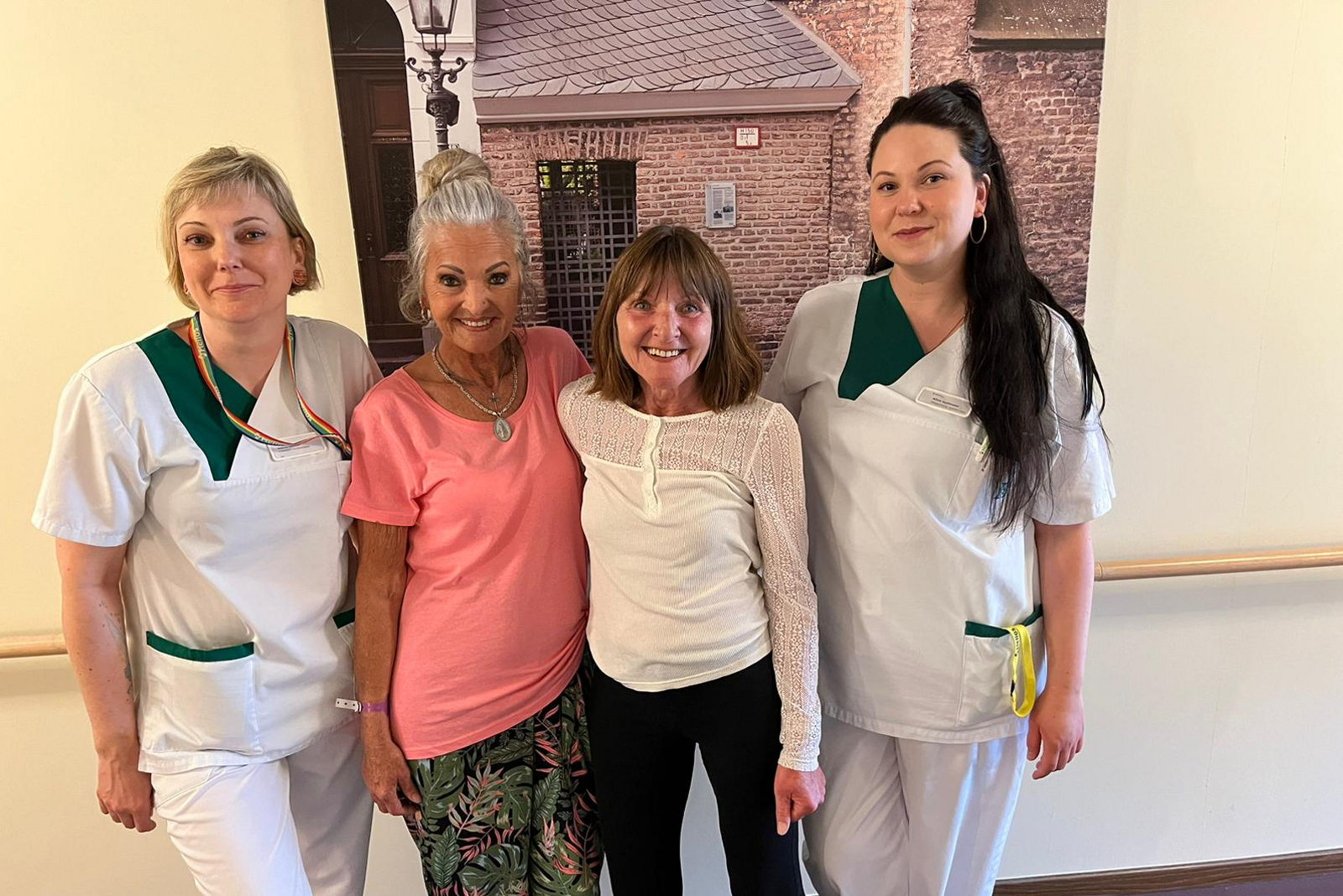 Schwesterherzen: Renate und Brigitte erhalten am selben Tag ihre neuen Hüftgelenke