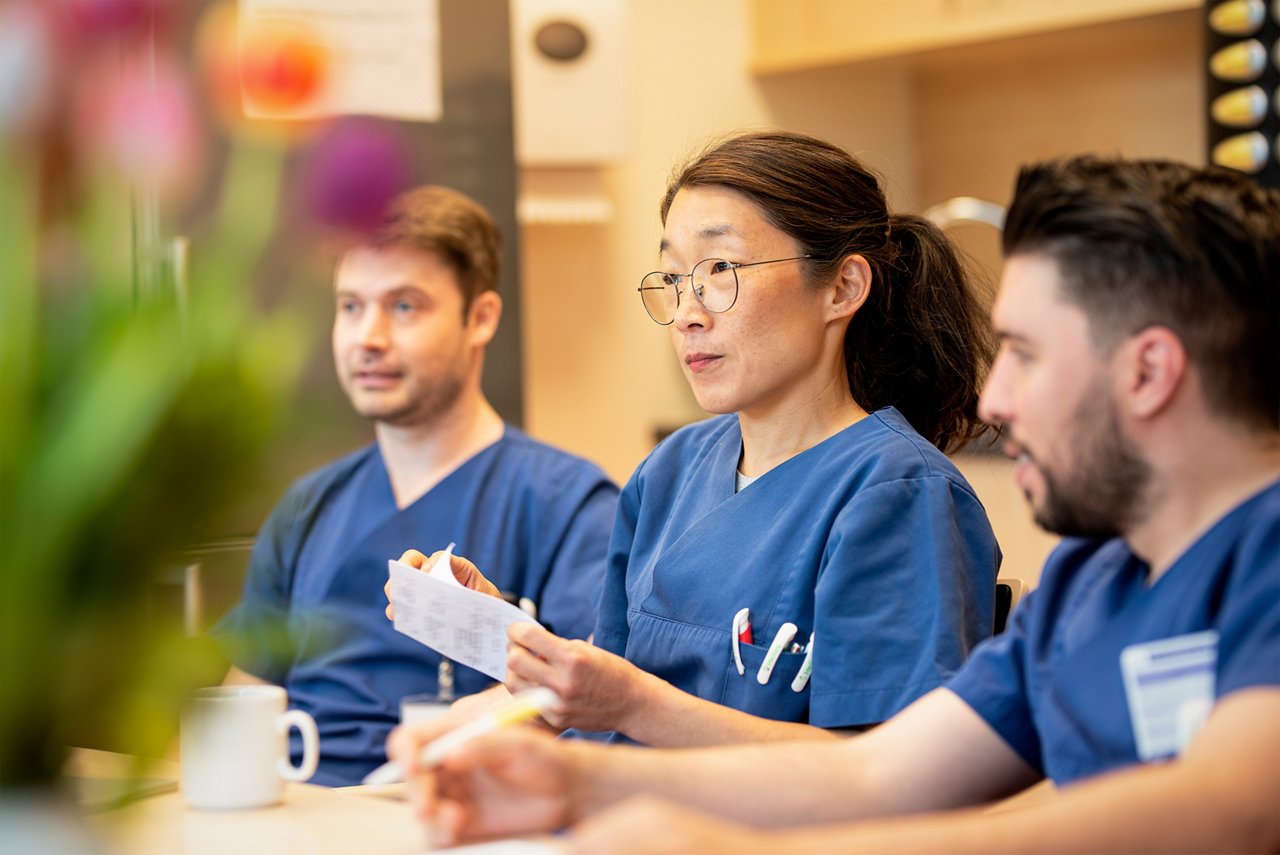 Pflegerin auf dem Stationsflur der onkologischen Station