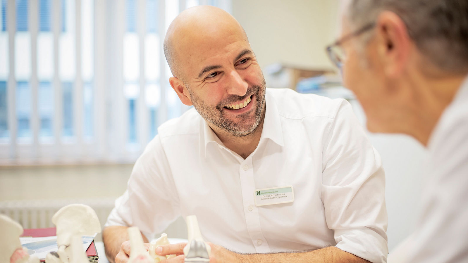 Arzt-Patienten-Gespräch am Ortho-Campus