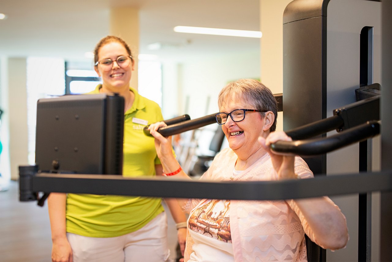 Irische Patientin Anne Murphy beim Training am Ortho-Campus in Hüls
