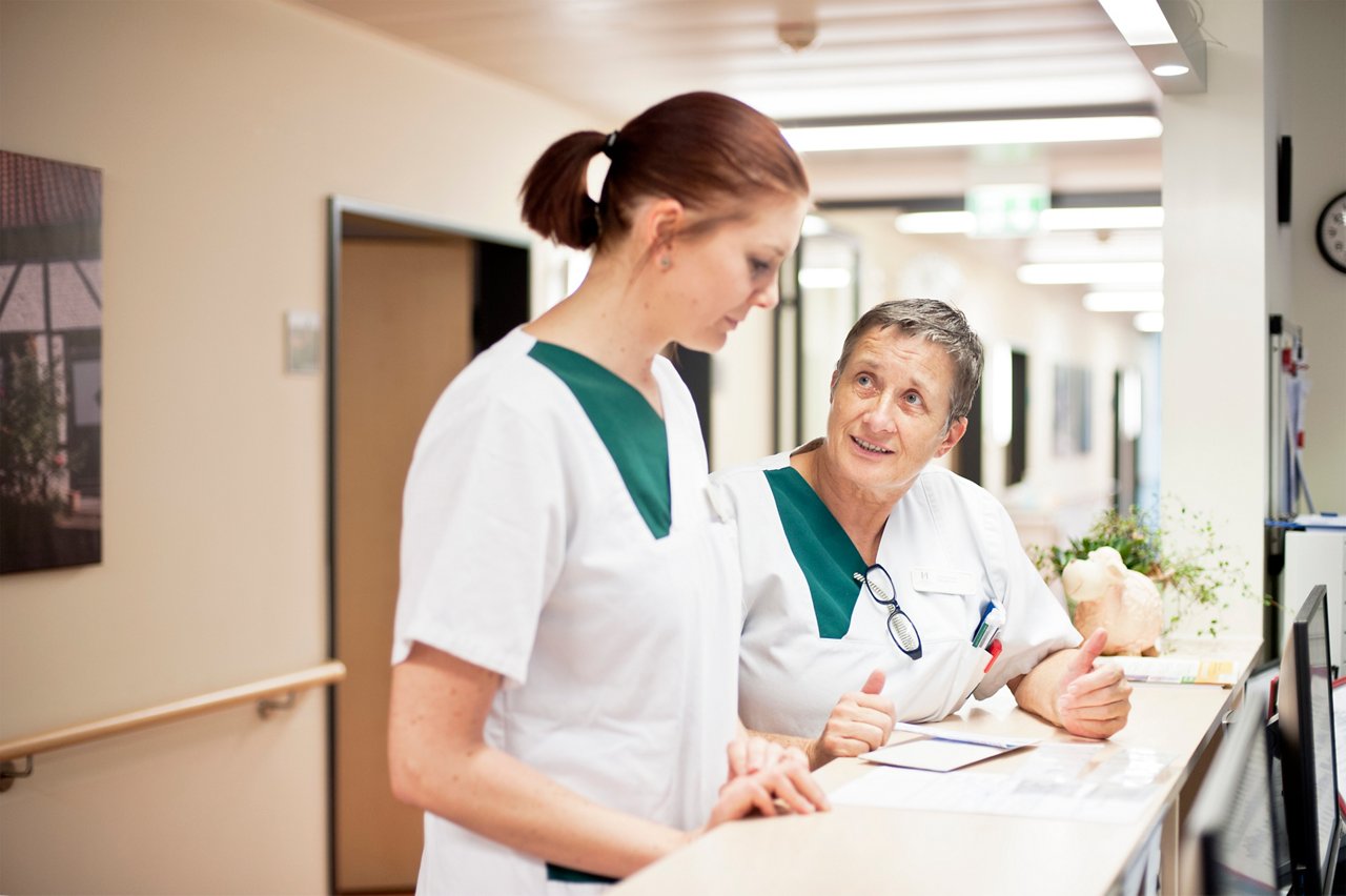 Pflegekräfte am Stationsstützpunkt