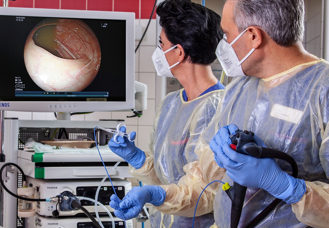 HEL-huenfeld-endoskopie -behandlung3.jpg