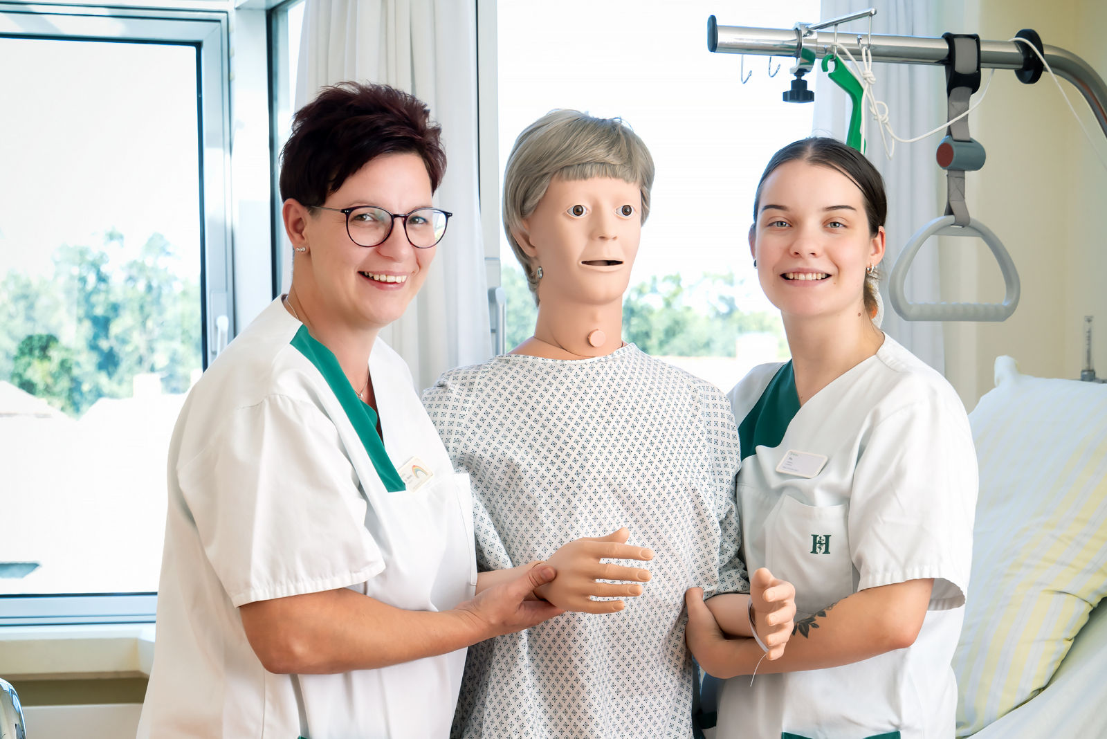 Praxisanleiterin Mandy Lehmann mit Agathe Power